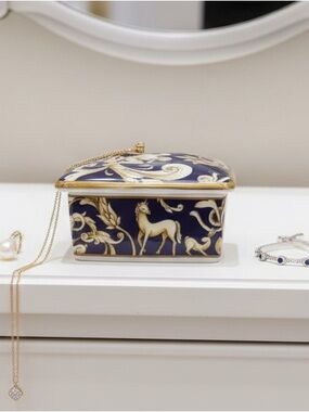 Vintage 1995 Wedgwood Cornucopia Hampton Square Box